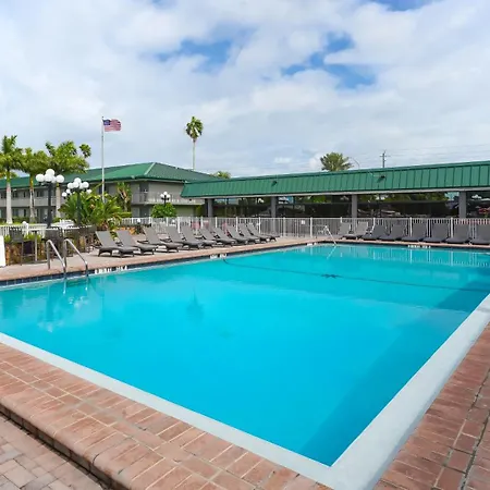 All-New, Heated Pool, Tiki Bar & Grill, Great Wifi